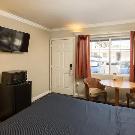Harbor Motel 2*