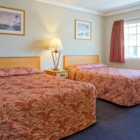 Harbor Motel 2*