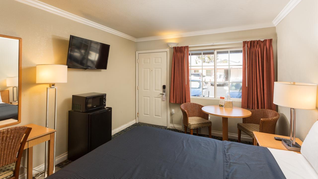 Harbor Motel 2*