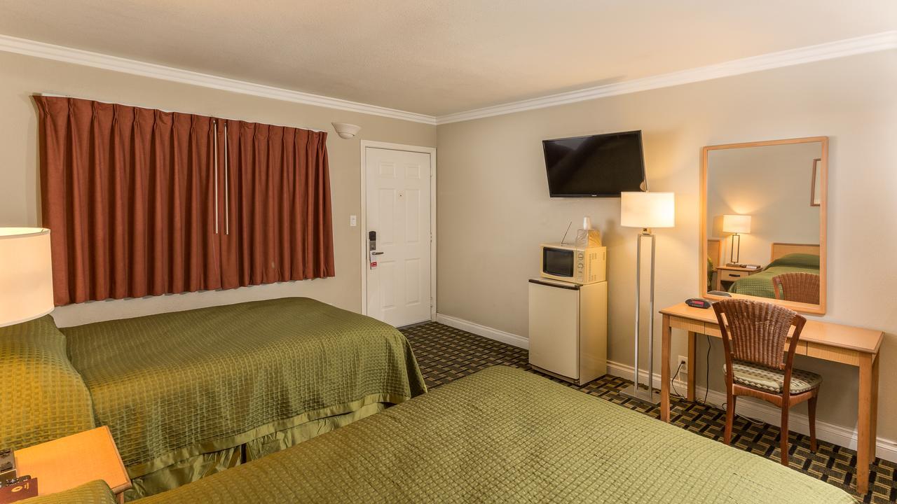 Motel Harbor 2*