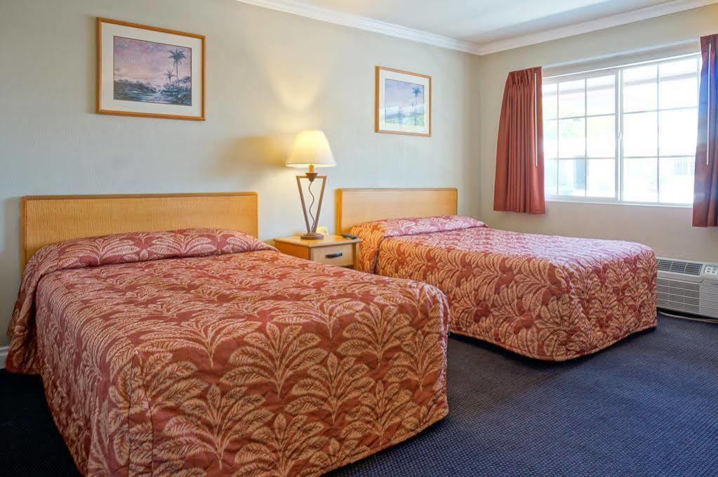Harbor Motel 2*