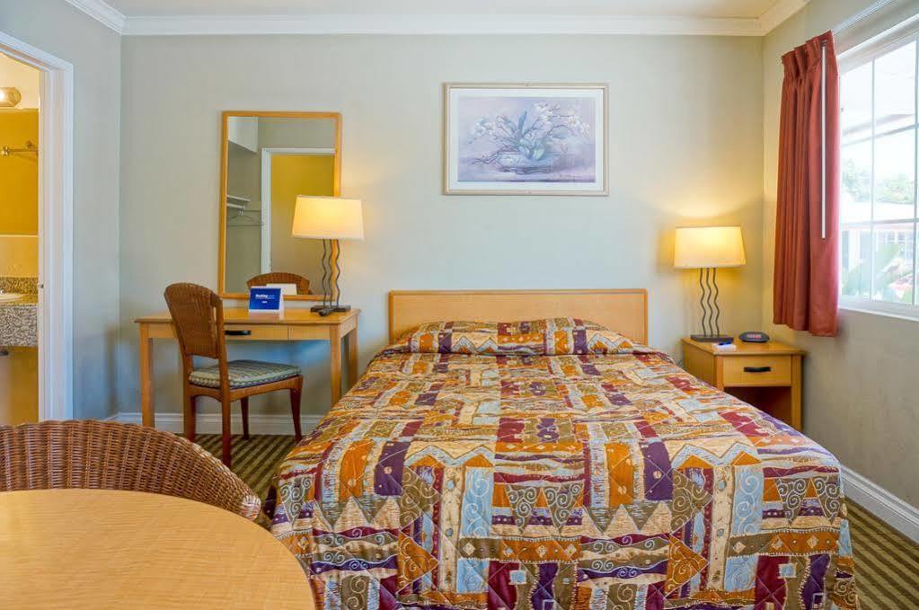 Harbor 2* Garden Grove