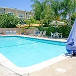 Motel Harbor 2*